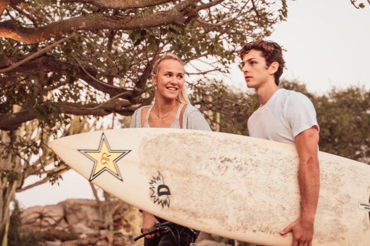 Mason & Katie Surfboard Walking - 31